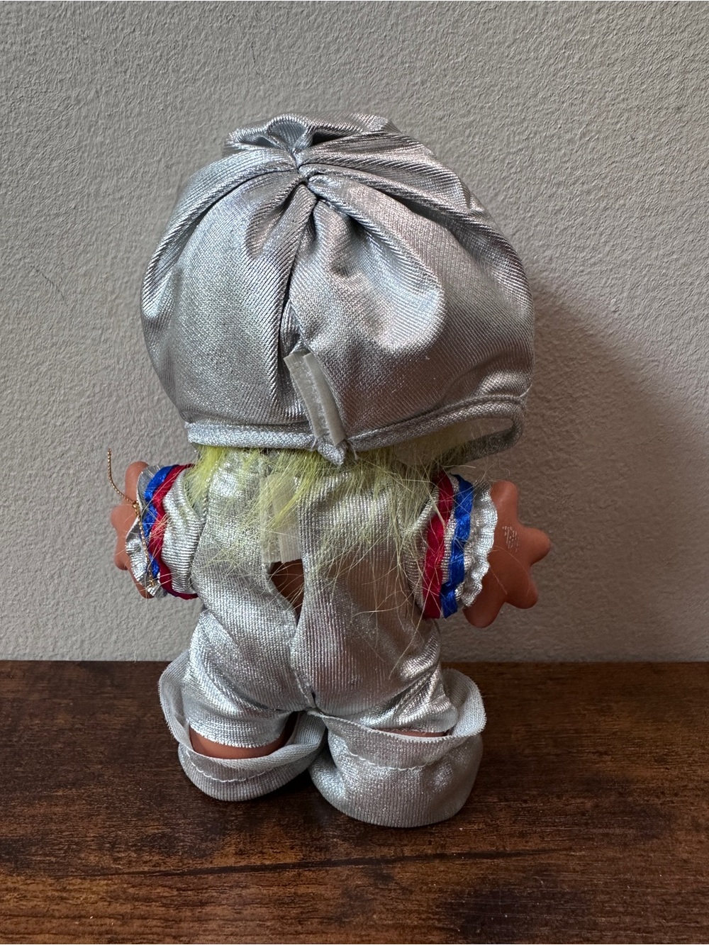 Vintage Russ Berrie Troll Doll Astronaut Space Suit Yellow Hair Silver Outfit - Picture 2 of 4